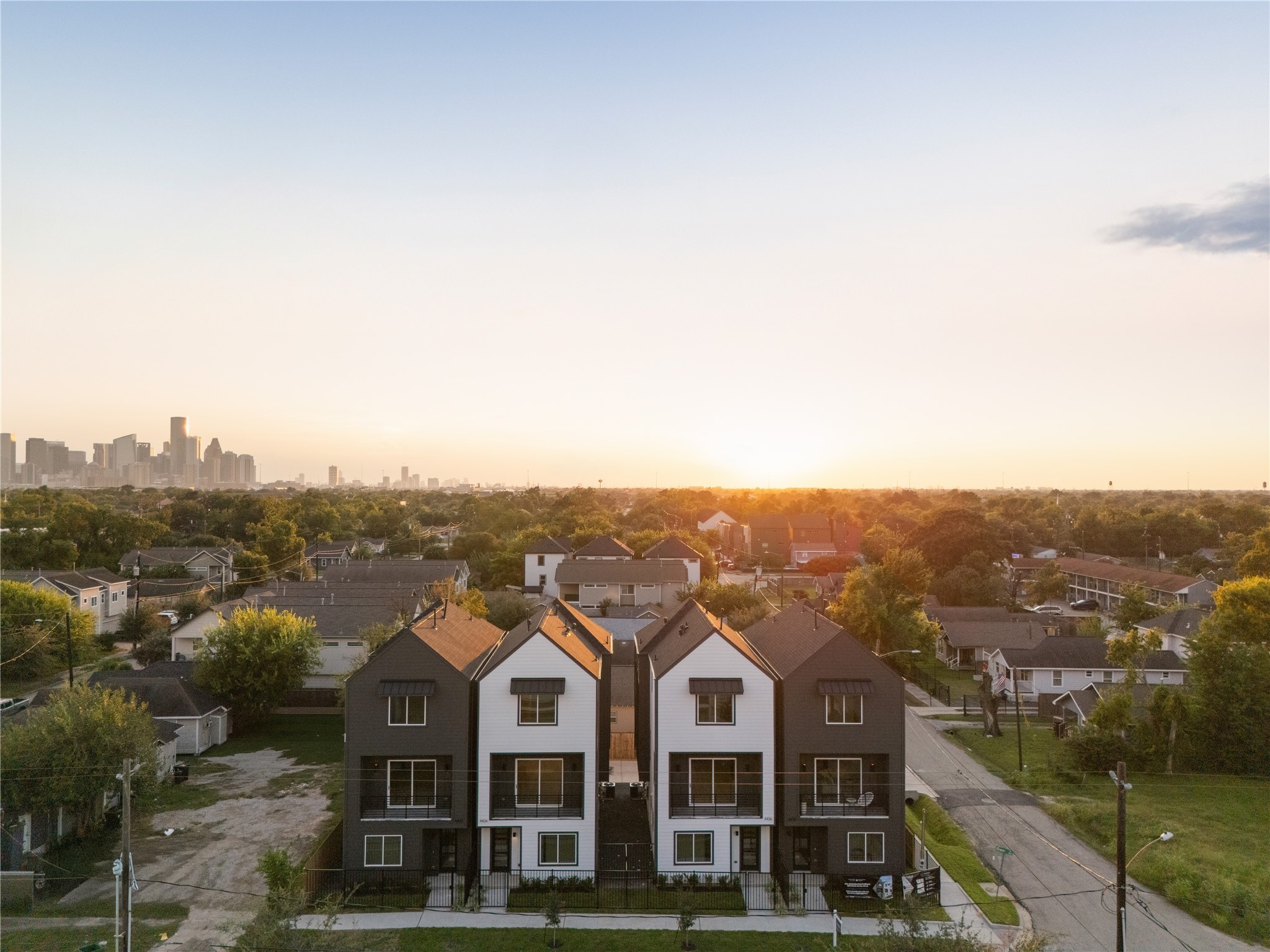 4436 Oats Street Houston, TX 77020 - Photo 36 of 37 a view of a city with tall buildings
