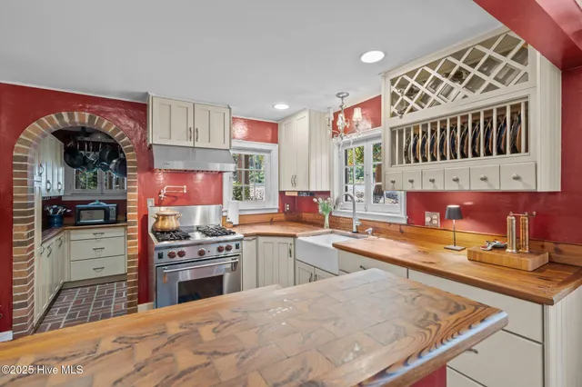 $1,050,000 | 100 South Ridge Street, Southern Pines, NC 28387