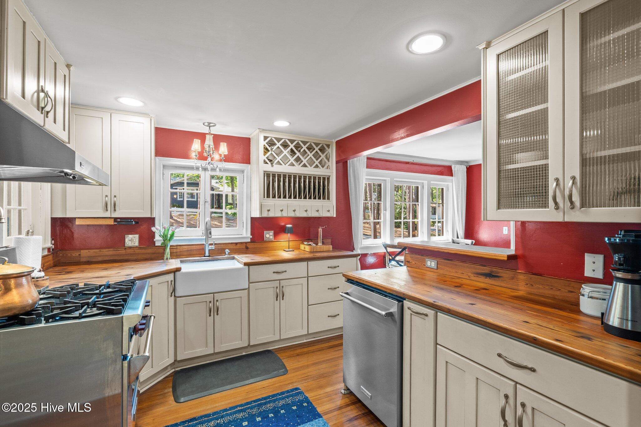 100 South Ridge Street Southern Pines, NC 28387 - Photo 27 of 51 Kitchen