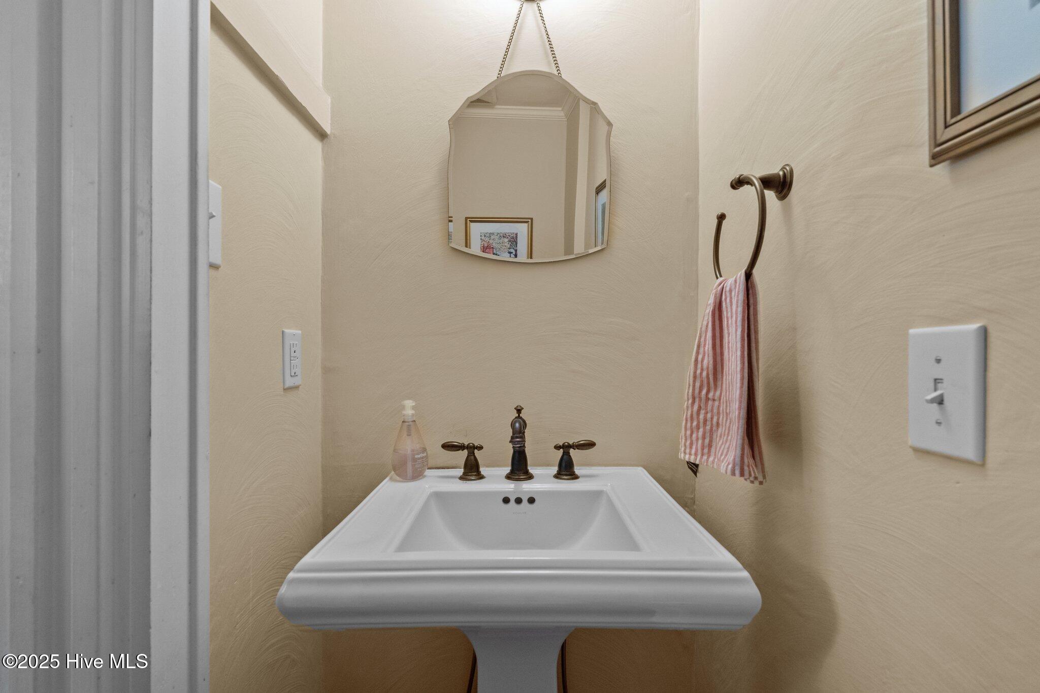 100 South Ridge Street Southern Pines, NC 28387 - Photo 32 of 51 Powder Main Level