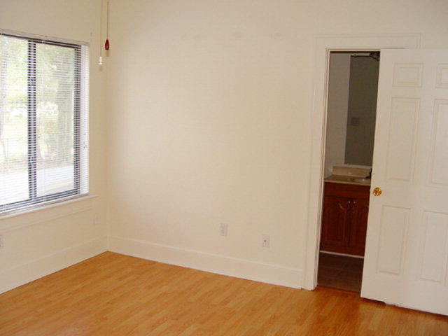 210 South Mobile Street, Unit 21 Fairhope, AL 36532 - Photo 13 of 18 BR toward bath