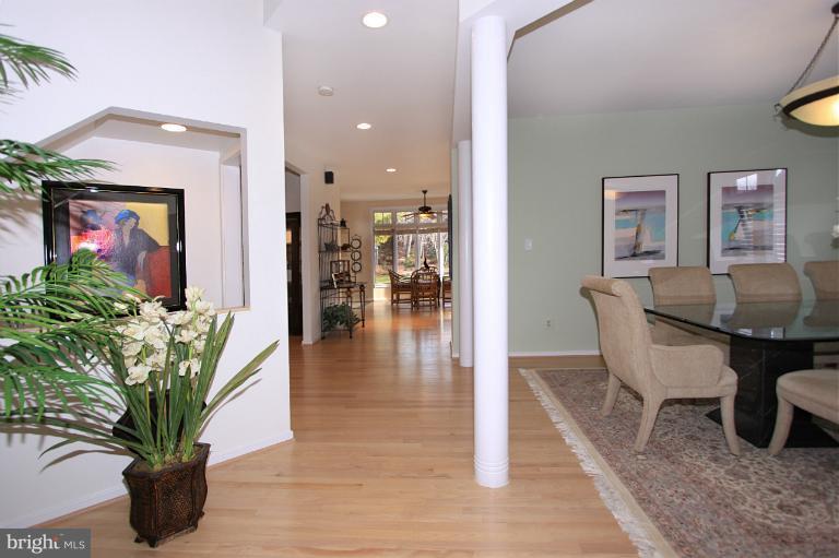 1425 Waterfront Road Reston, VA 20194 - Photo 2 of 30 Dining Room