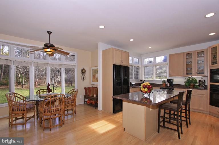 1425 Waterfront Road Reston, VA 20194 - Photo 12 of 30 Kitchen