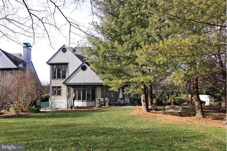 1425 Waterfront Road Reston, VA 20194 - Photo 17 of 30 Exterior (Rear)