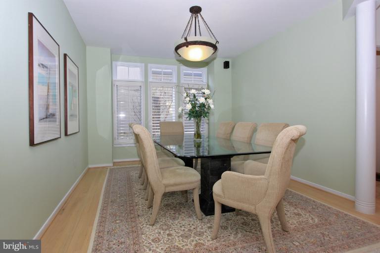 1425 Waterfront Road Reston, VA 20194 - Photo 25 of 30 Dining Room