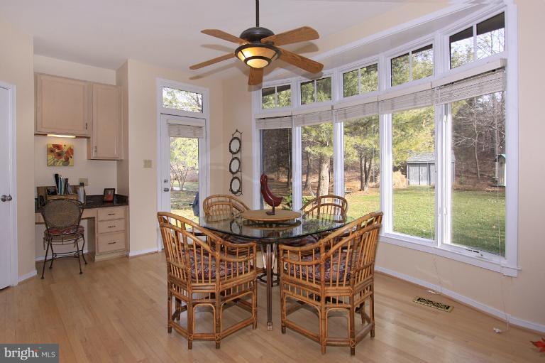 1425 Waterfront Road Reston, VA 20194 - Photo 27 of 30 Kitchen