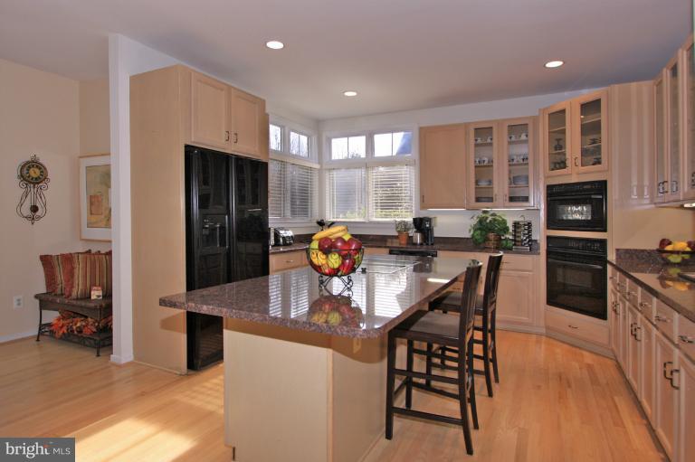 1425 Waterfront Road Reston, VA 20194 - Photo 4 of 30 Kitchen