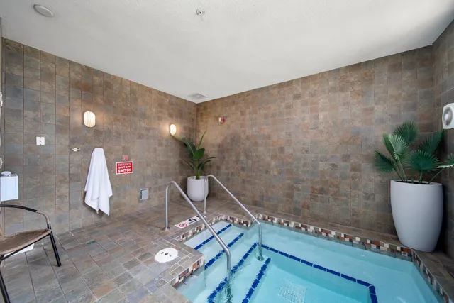 $450,000 | 4100 South Lake Drive, Unit 210, St. Francis, WI 53235