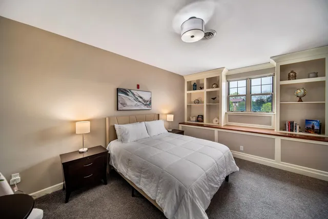 $450,000 | 4100 South Lake Drive, Unit 210, St. Francis, WI 53235