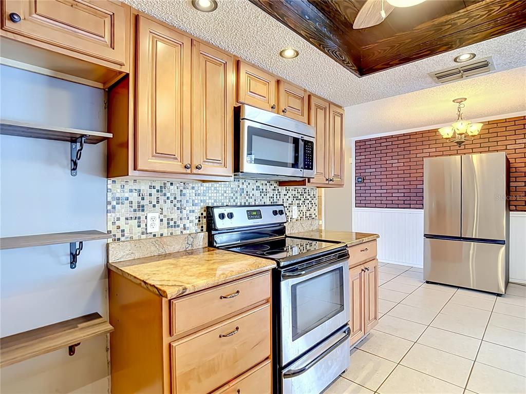 6391 Curtiss Lane Spring Hill, FL 34608 - Photo 11 of 59