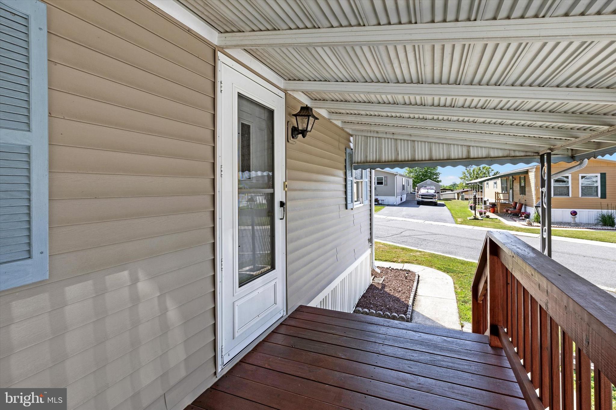 22 Ridgewood Manor Manheim, PA 17545 - Photo 4 of 17 Porch