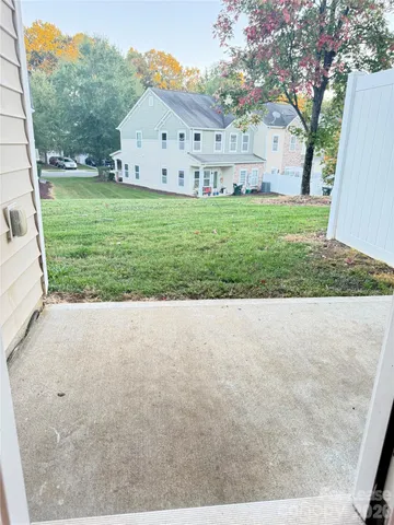 a view of a house with backyard and trees