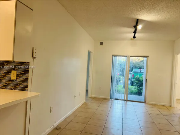 $2,000 | 3221 Sabal Palm Manor, Unit 103, Davie, FL 33024