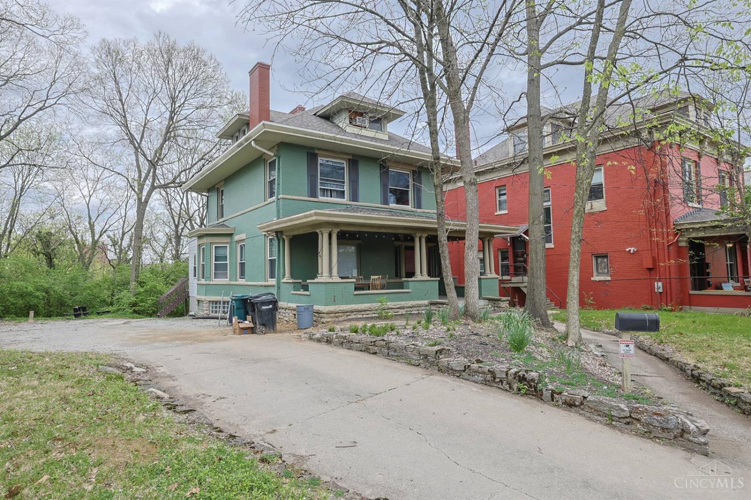 452 Riddle Road Cincinnati, OH 45220 - Photo 1 of 32