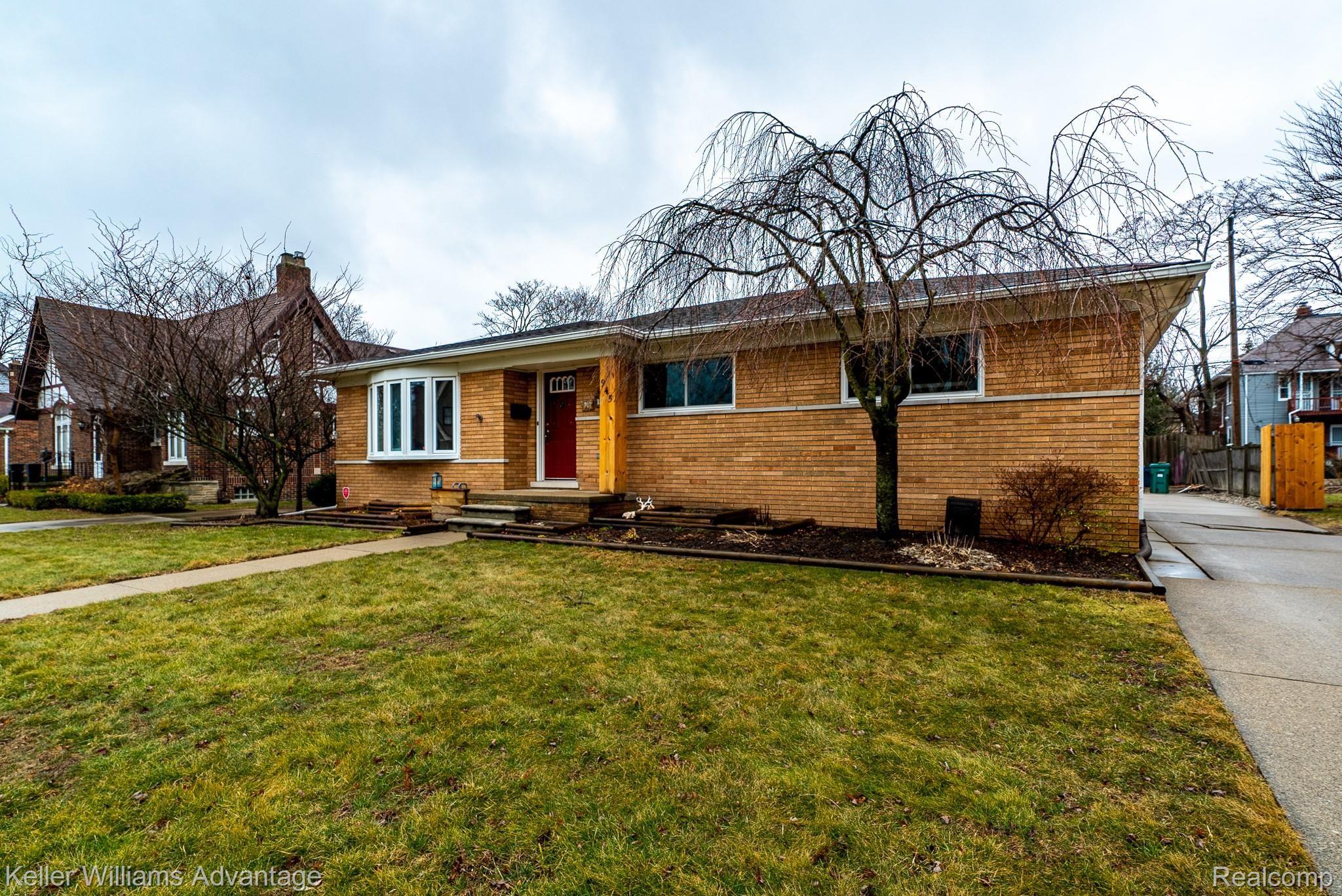 945 Barrington Road Grosse Pointe, MI 48230 - Photo 36 of 41 BarringtonRd_945_Front 2.jpg