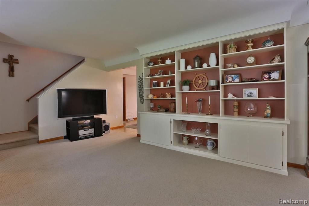 29445 South Gibraltar Road Gibraltar, MI 48173 - Photo 3 of 23