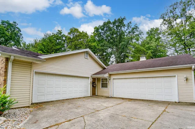 $350,000 | 10424 Paw Paw Drive, Fort Wayne, IN 46804