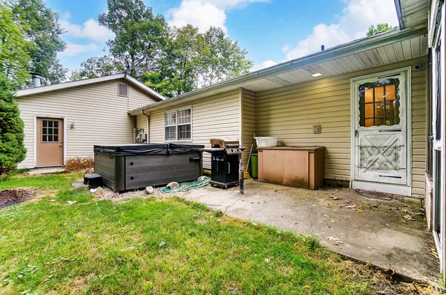 $350,000 | 10424 Paw Paw Drive, Fort Wayne, IN 46804