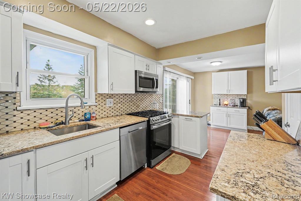 40652 Village Wood Road Novi, MI 48375 - Photo 9 of 37