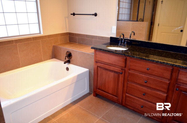 22700 Nana Loop East Silverhill, AL 36576 - Photo 11 of 21 Master Bathroom