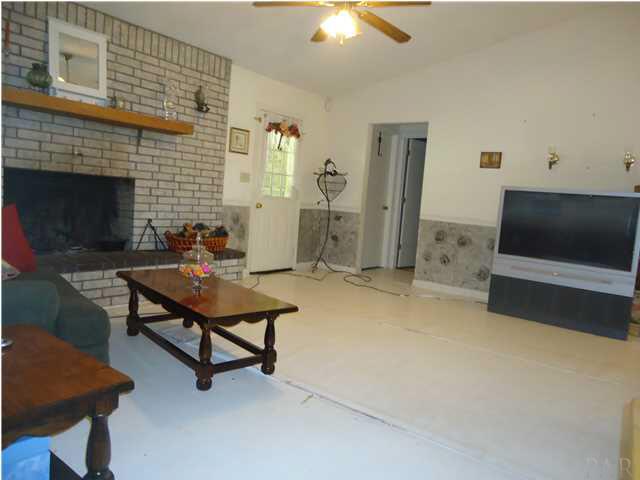 1005 Perdido Road Cantonment, FL 32533 - Photo 8 of 24