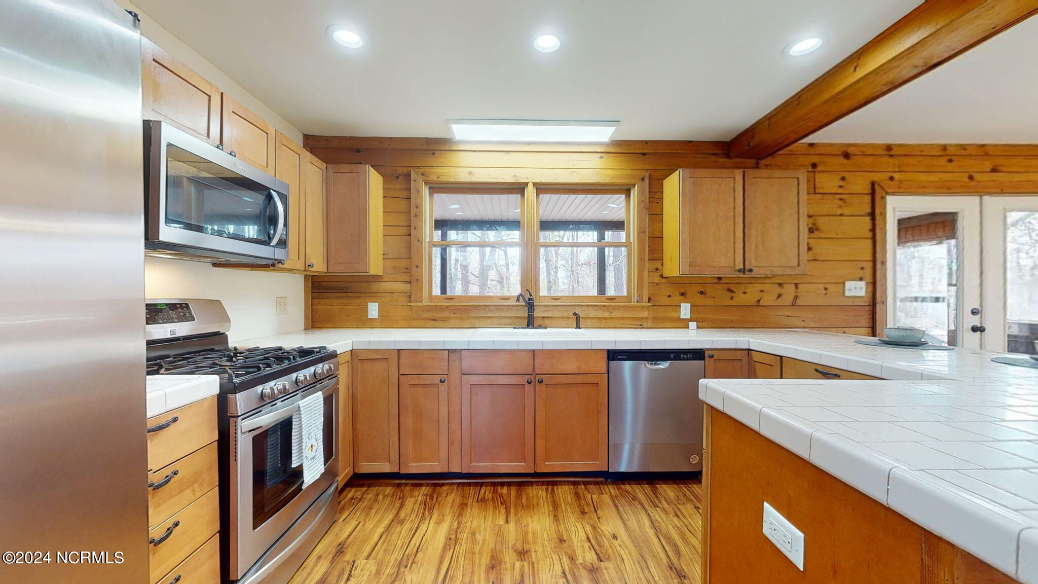 300 Creekside Drive Washington, NC 27889 - Photo 9 of 53 9-web-or-mls-300-Creekside-Dr-Washington