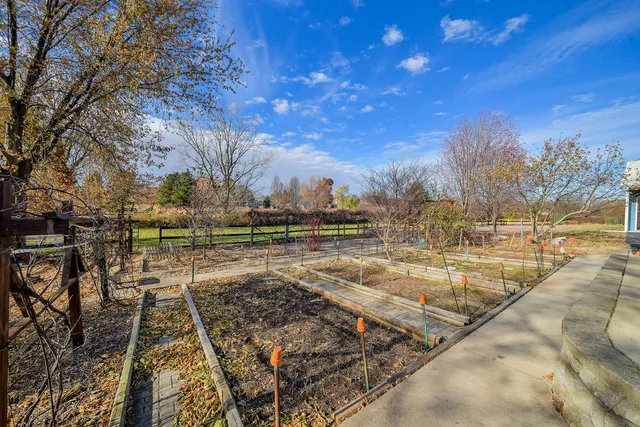 $1,225,000 | 42W420 Campton Hills Road, Elburn, IL 60119