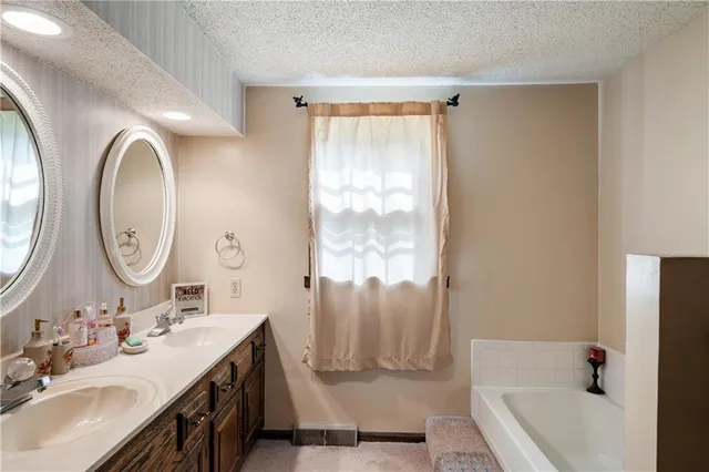 $380,000 | 10315 Northwest Mirror Lake Drive, Parkville, MO 64152