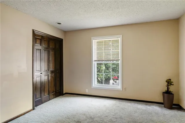 $380,000 | 10315 Northwest Mirror Lake Drive, Parkville, MO 64152