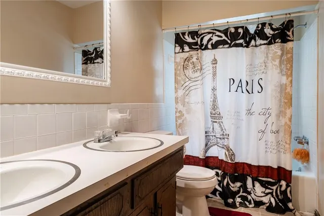 $380,000 | 10315 Northwest Mirror Lake Drive, Parkville, MO 64152