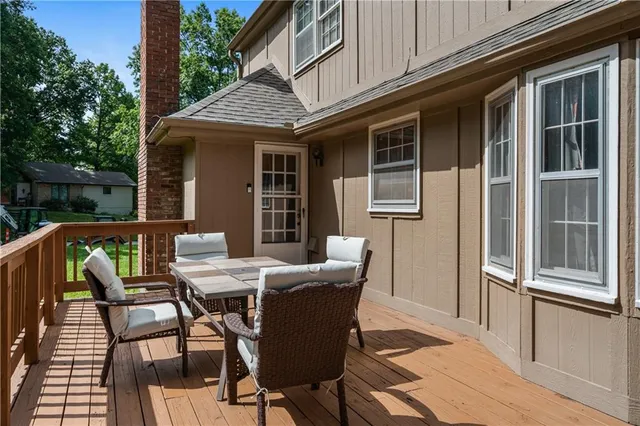 $380,000 | 10315 Northwest Mirror Lake Drive, Parkville, MO 64152