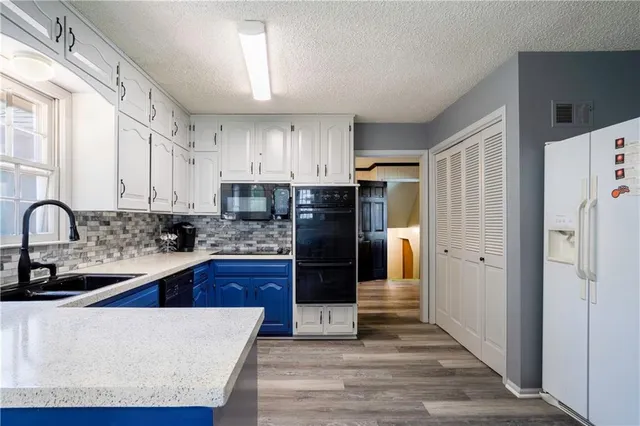 $380,000 | 10315 Northwest Mirror Lake Drive, Parkville, MO 64152