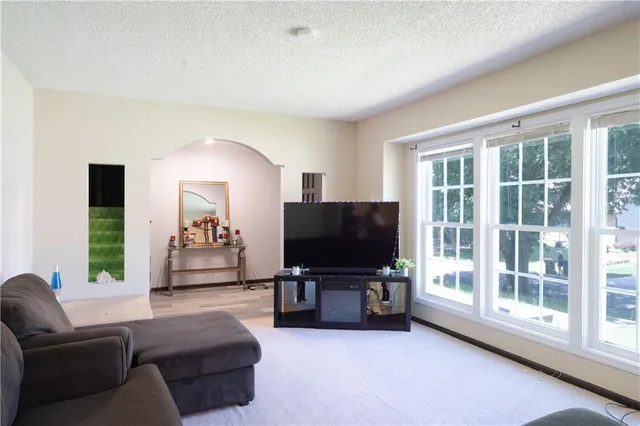 $380,000 | 10315 Northwest Mirror Lake Drive, Parkville, MO 64152