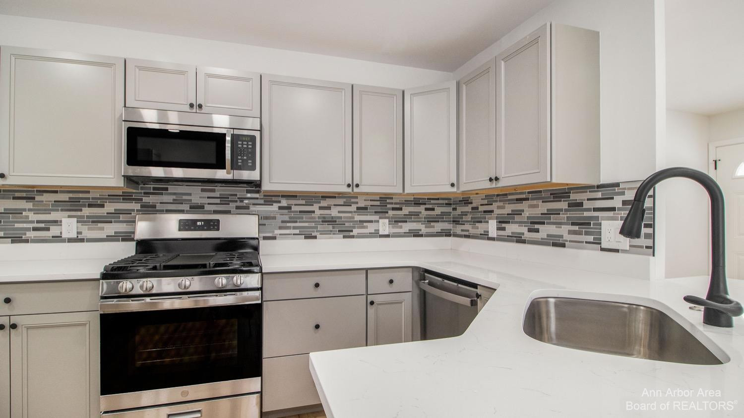 1062 North Maple Road Ann Arbor, MI 48103 - Photo 31 of 35 Photo 32