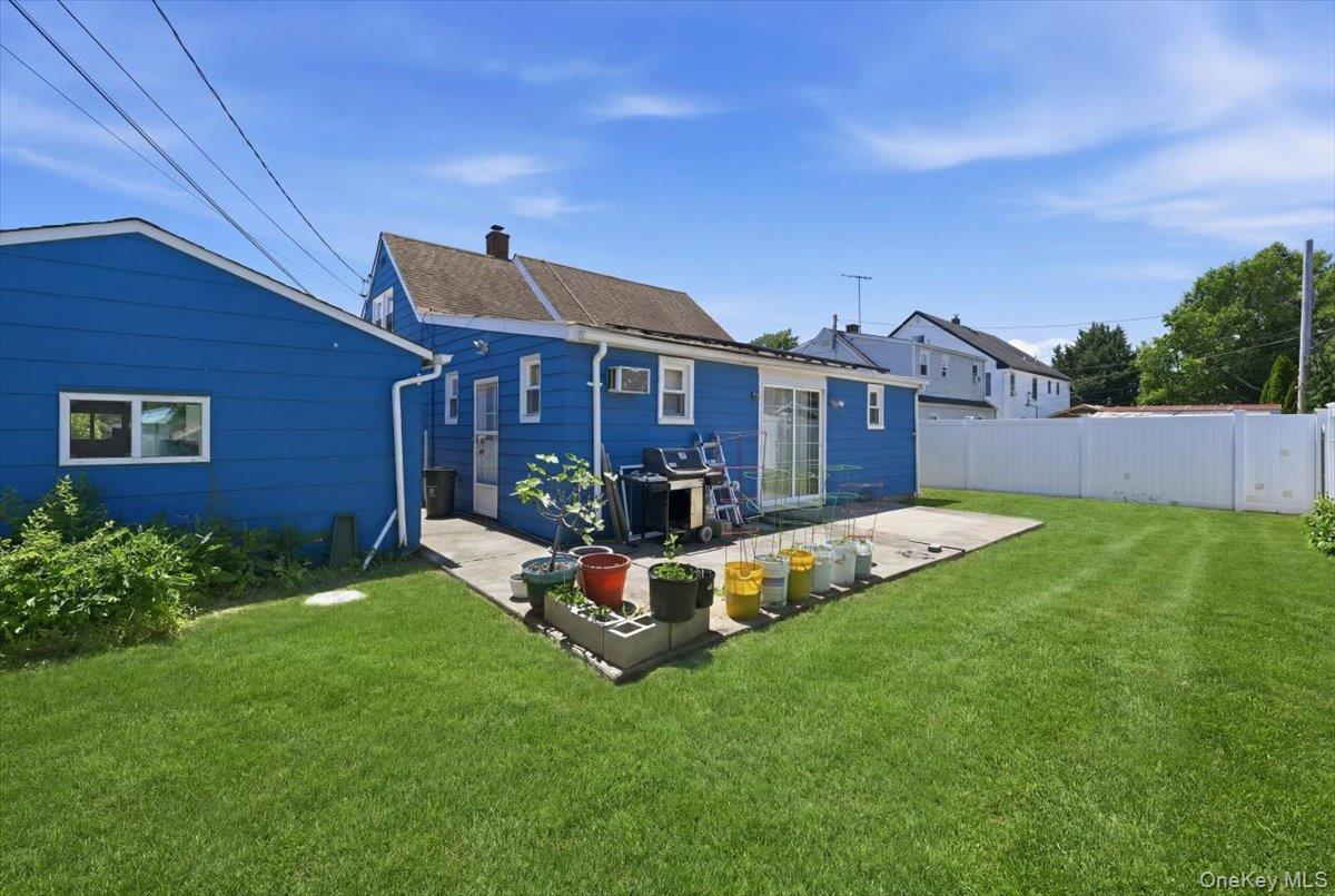 41 Sugar Maple Road Levittown, NY 11756 - Photo 13 of 16