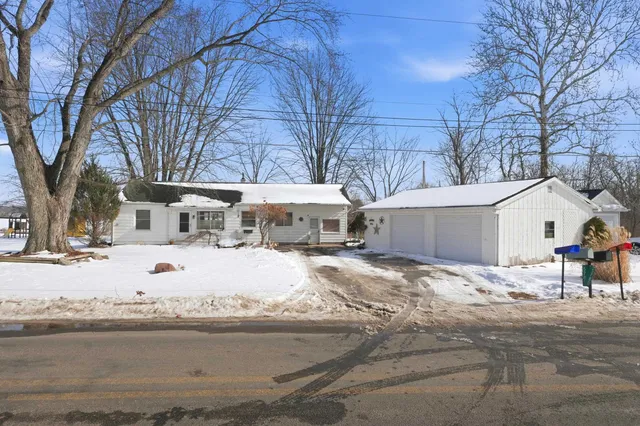 $174,900 | 5785 South 550 East, Wolcottville, IN 46795