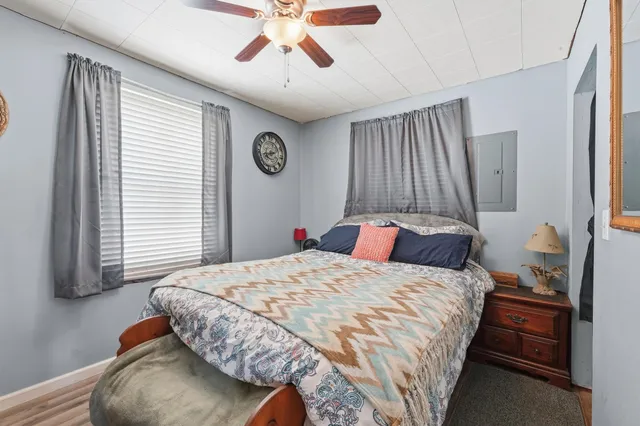 $174,900 | 5785 South 550 East, Wolcottville, IN 46795