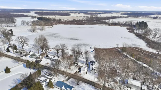 $174,900 | 5785 South 550 East, Wolcottville, IN 46795