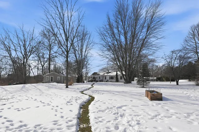 $174,900 | 5785 South 550 East, Wolcottville, IN 46795