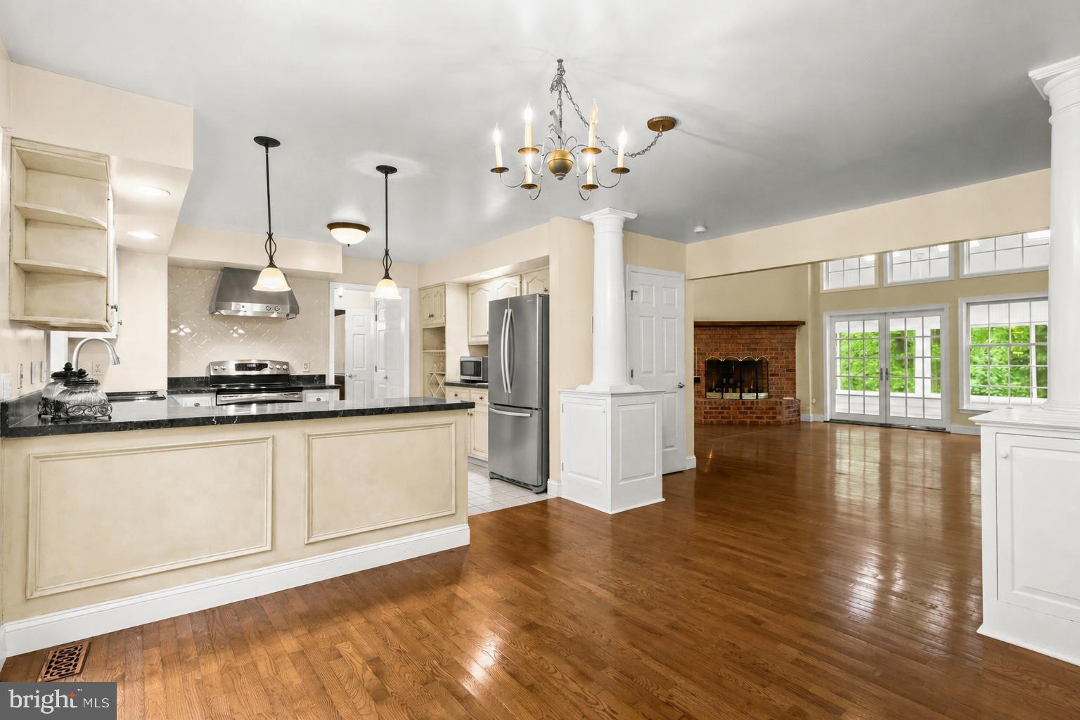 5602 Patterson Road Baldwin, MD 21013 - Photo 49 of 87 Breakfast nook architectural columns w/ built-its