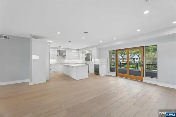 $9,450 | 1225 River Road, Unit 4D, Edgewater, NJ 07020