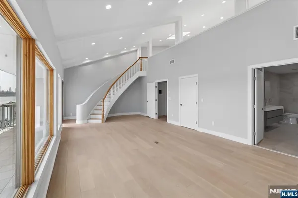 $9,450 | 1225 River Road, Unit 4D, Edgewater, NJ 07020