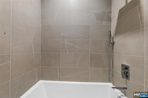 $9,450 | 1225 River Road, Unit 4D, Edgewater, NJ 07020
