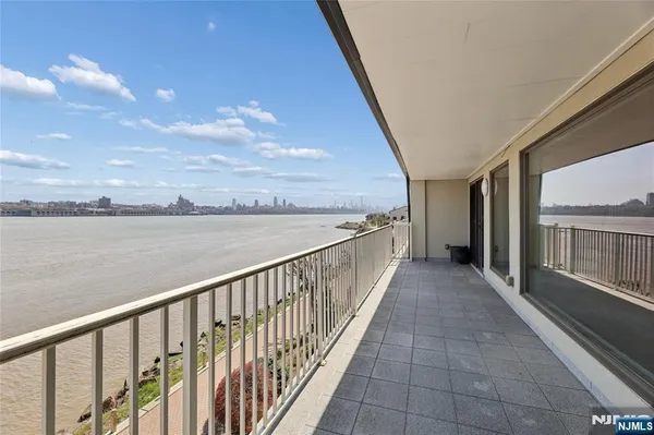 $9,450 | 1225 River Road, Unit 4D, Edgewater, NJ 07020