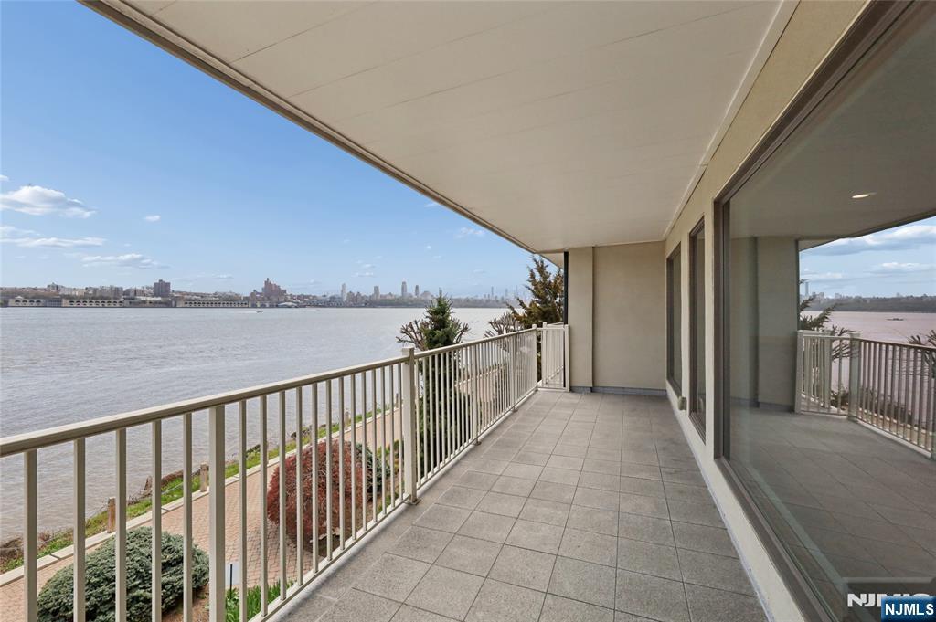 1225 River Road, Unit 4D Edgewater, NJ 07020 - Photo 5 of 47