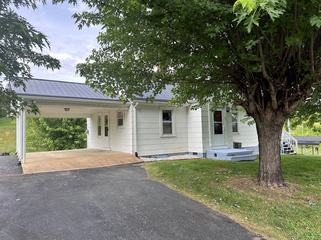 305 Trading Post Road Galax, VA 24333 - Photo 7 of 34 Gallery Image 7