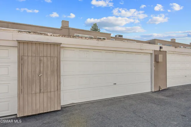 $629,000 | 18134 Killion Street, Unit 2, Tarzana, CA 91356