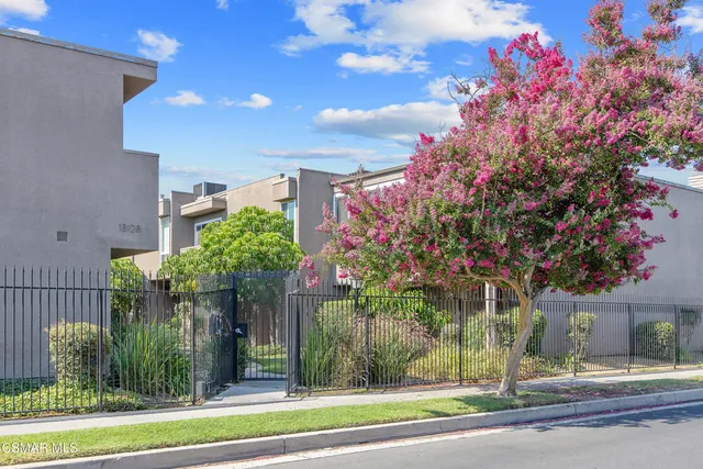 $629,000 | 18134 Killion Street, Unit 2, Tarzana, CA 91356