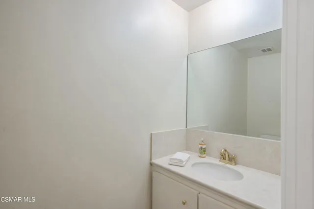 $629,000 | 18134 Killion Street, Unit 2, Tarzana, CA 91356