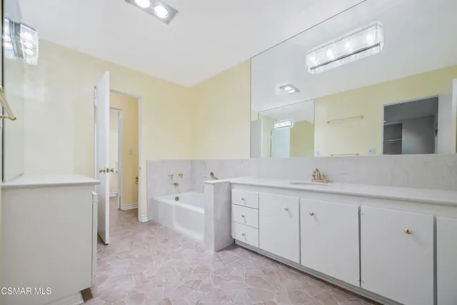 $629,000 | 18134 Killion Street, Unit 2, Tarzana, CA 91356